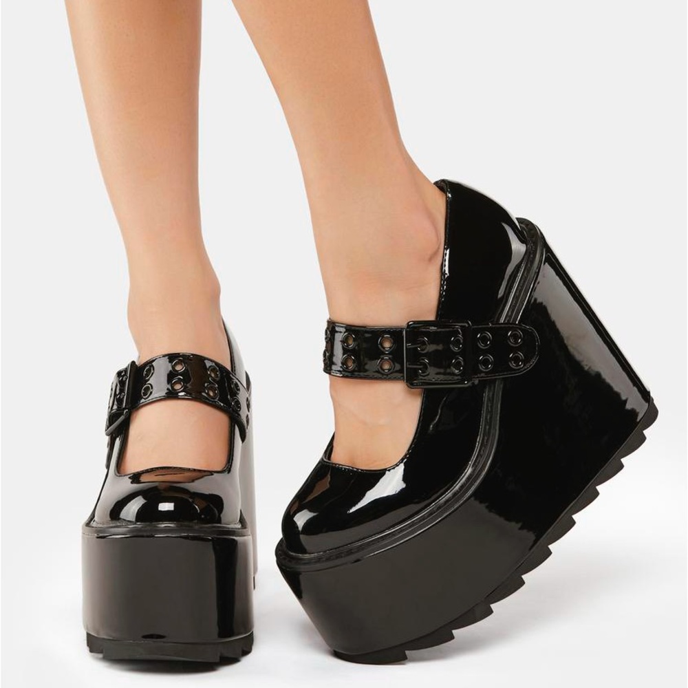 Y.R.U patent Mary Jane platform shoes nwot